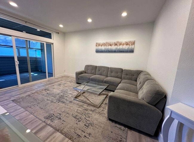 Building Photo - 237 Shadow Dance Dr