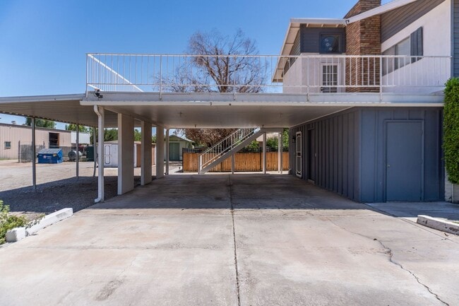 Building Photo - Spacious 3-Bedroom, 4-Bath Vintage Home wi...