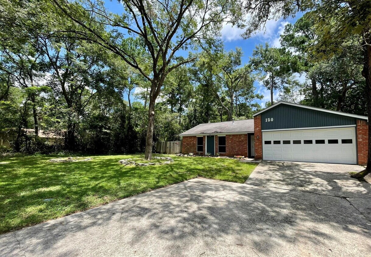 Primary Photo - 150 W Woodstock Cir Dr