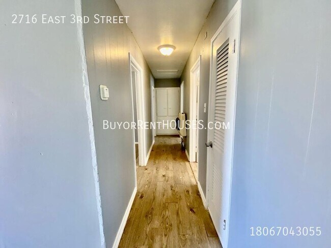 Foto del edificio - 2716 E 3rd St