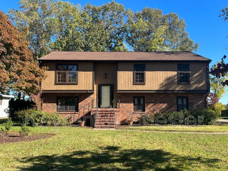 107 Breezy Hill Dr, Colonial Heights, VA 23834 House Rental in