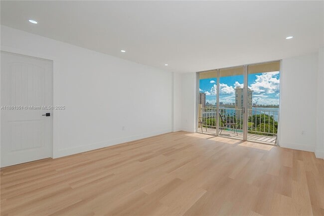 Building Photo - 11111 Biscayne Blvd