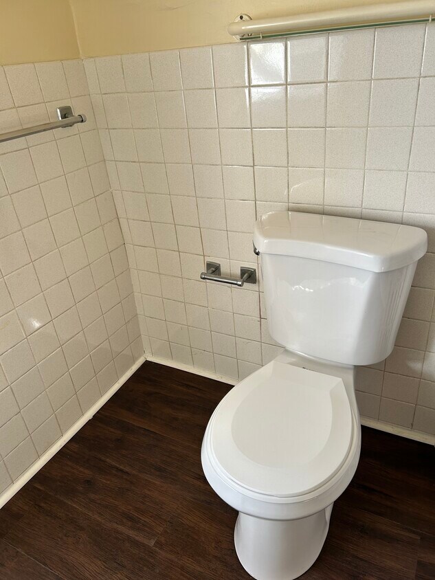 Newly renovated 1-bed located on the 3rd floor in the Centre Park Historic District. Spacious master - 840 Centre Ave
