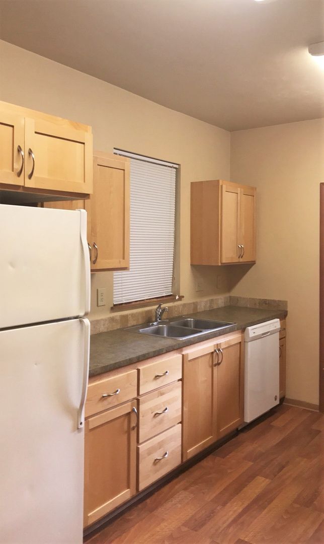 Foto del edificio - Spacious West Campus 4 bed,2 bath downstai...