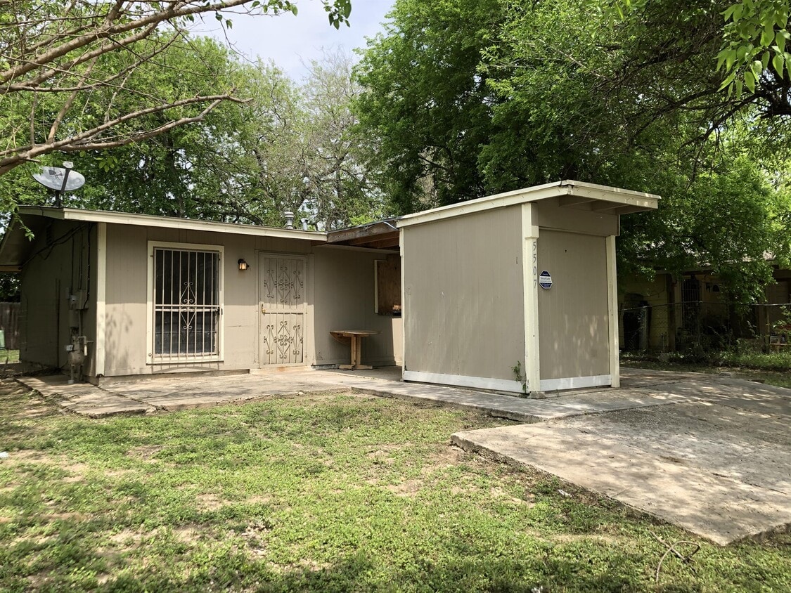 Primary Photo - 5507 Painted Horse St