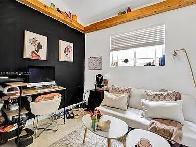 Foto del edificio - 1169 SW 23rd Ave