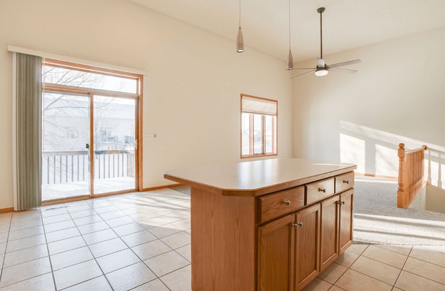 Building Photo - Tustin Townhomes