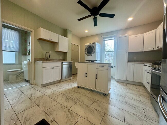 Foto del edificio - 121 Chicago Ave