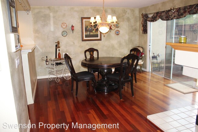 Building Photo - 3 br, 2.5 bath House - 372 Bellflower Court