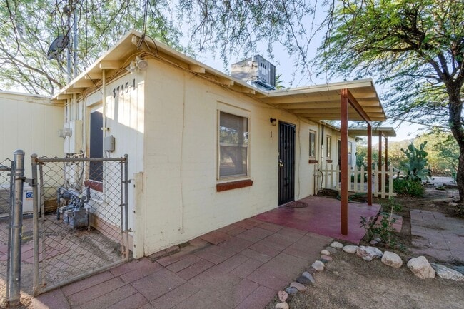 Building Photo - 3715 E Glenn St