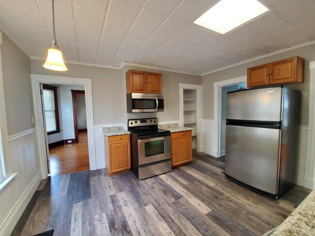 Building Photo - 136-138 West Center Street - Duplex