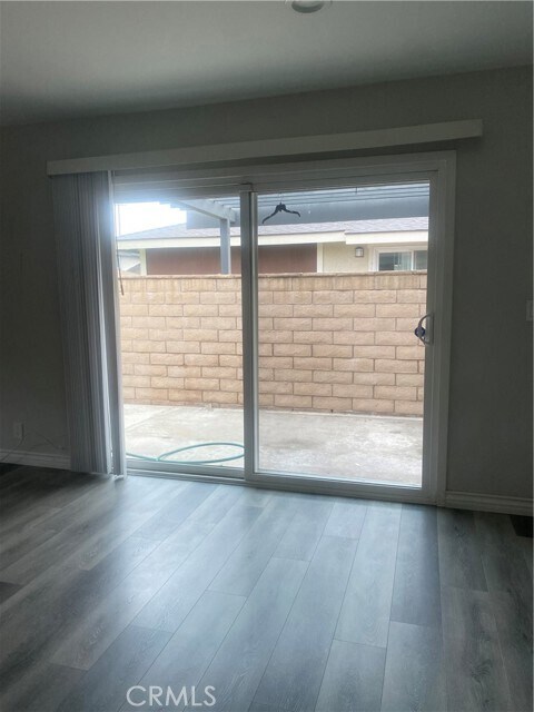 Foto del edificio - 8129 Woodland Dr