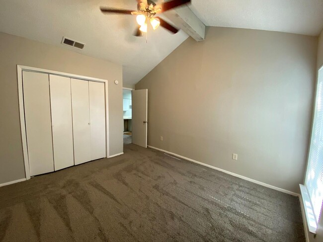 Building Photo - Spacious Loft in Gated Community!