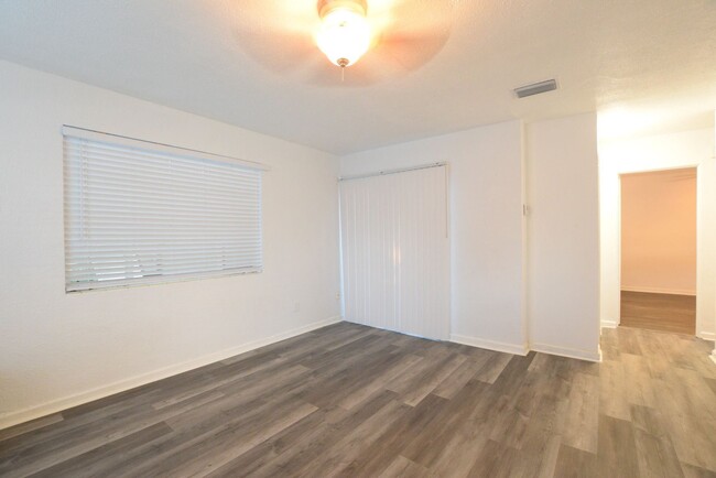 Foto del edificio - 1 br, 1 bath House - 2314 Formosa Ave