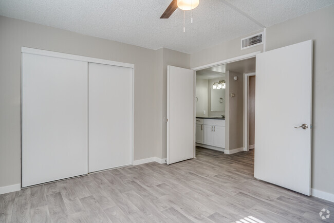 1HAB, 1BA - 675 ft² - Rise Thunderbird