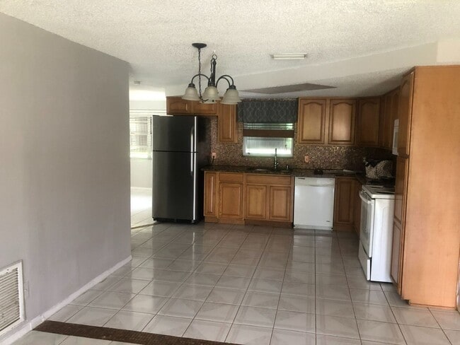 Building Photo - 9411 Ledgestone Ln