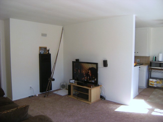 Livingroom2 - 6601 E Ocean Blvd