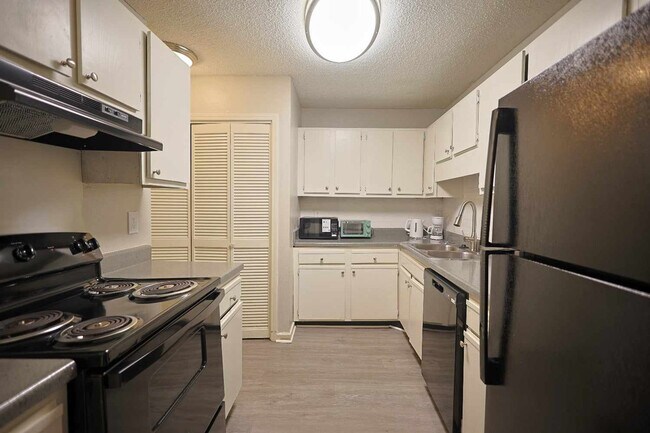 Foto del edificio - 50 Northtown Dr