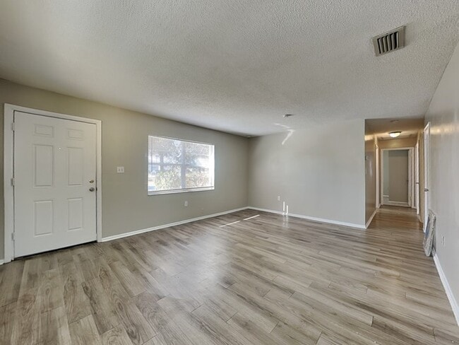 Building Photo - 2230 Rohr Dr