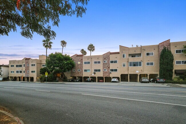 Foto del edificio - 11670 W Sunset Blvd