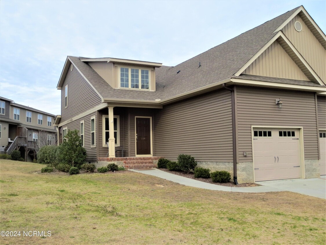 Foto principal - 119 Cypress Cir