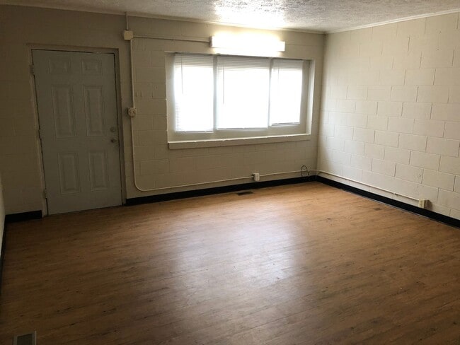 Building Photo - Spacious 2BR Apartment on Westside
