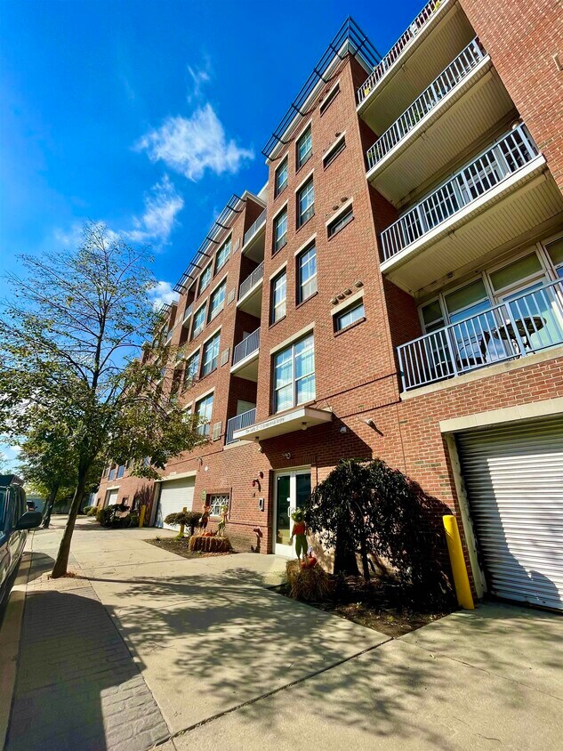 3 Greenwich Dr Unit 108, Jersey City, NJ 07305 Room for Rent in