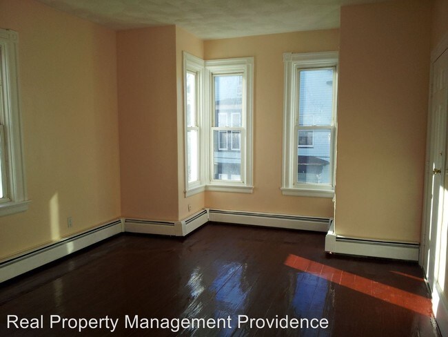 Foto del edificio - 2 br, 1 bath Apartment - 6 Young Ave.