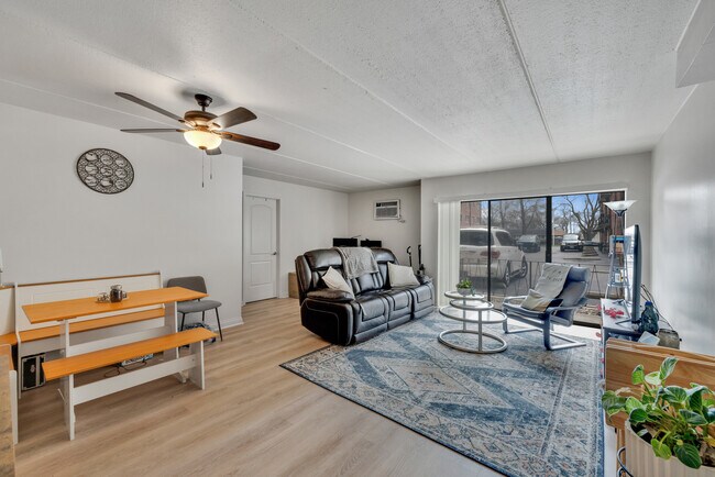 Foto del edificio - 7117 W 93rd St