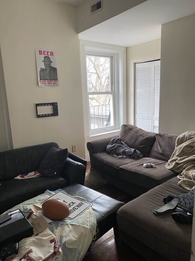 Photo - 227 Roxbury St Apartment