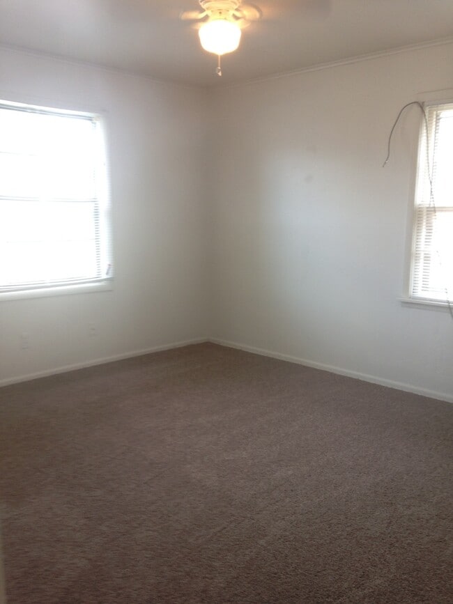 Foto del edificio - Large 3 bedroom w/ 2 living areas