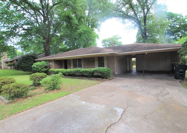Building Photo - Coming Soon: Beautiful 3 Bedroom, 2 Bathro...