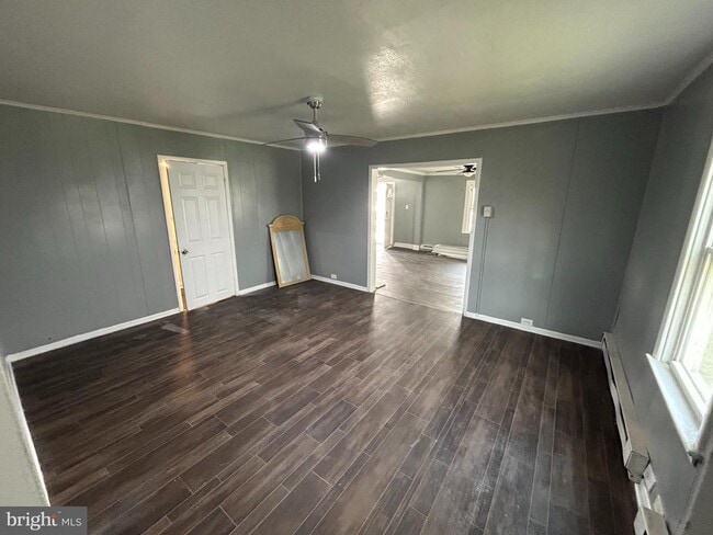 Building Photo - 234 W 7th St