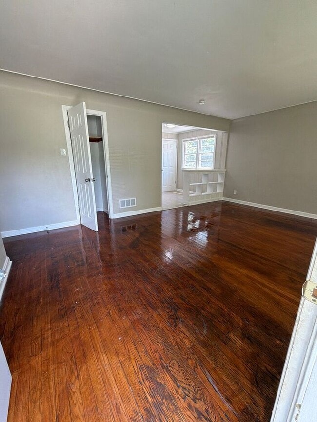 Building Photo - 3-bedroom, 1-bathroom single-family home