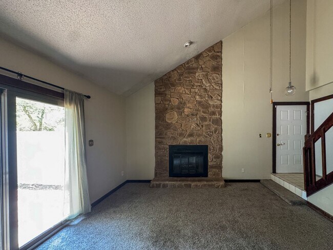 Foto del edificio - Cute 3 Bed 1.5 Bath Home Near Fort Bragg