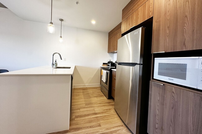 Building Photo - 2929 VICTORIA