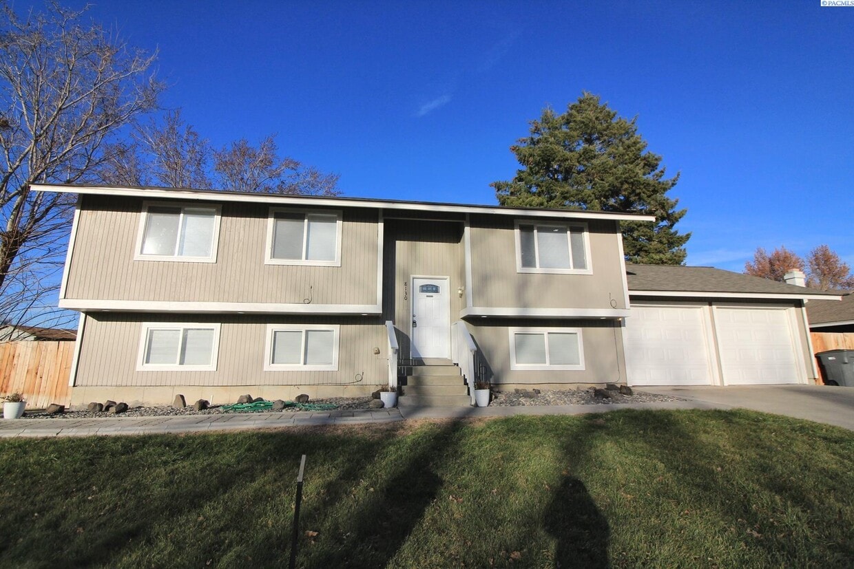 Primary Photo - Updated West Kennewick 5 Bed/3 Bath House