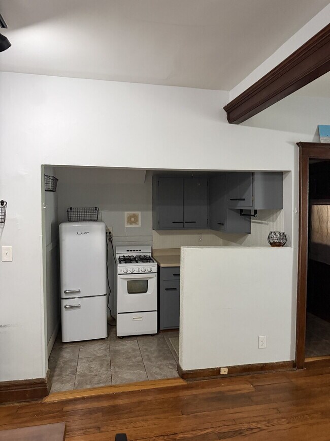 Foto del edificio - Furnished 1-Bedroom Apartment in the Elmwood Village