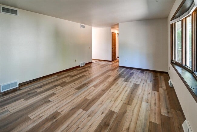 Foto del edificio - 6715 Century Ave