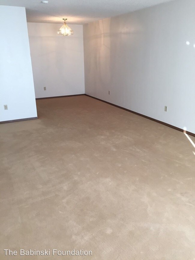 Foto del edificio - 1 br, 1 bath Apartment - 300 N Holly Ave