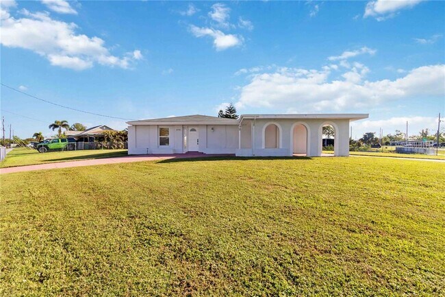 Foto del edificio - 2288 Harbor Blvd