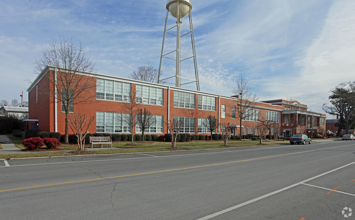 Foto principal - Dallas High School Apartments