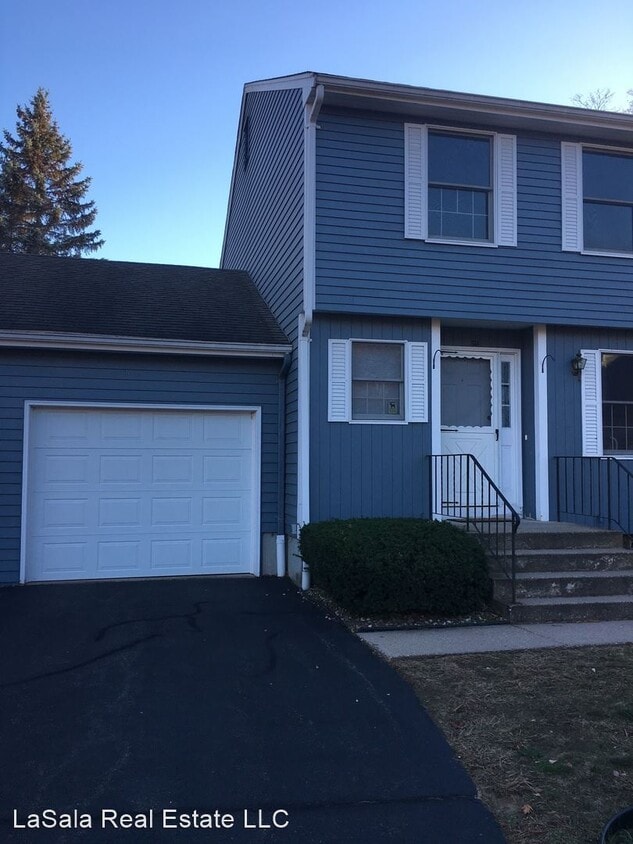 Primary Photo - 2 br, 1.5 bath House - 121 Brighton Circle