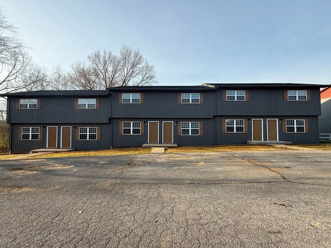 Primary Photo - 2 Bedroom 1.5 Bath Apartment located in Jo...