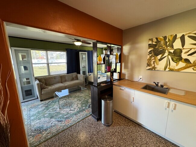 Totalmente amueblado - 1721 Montcalm St