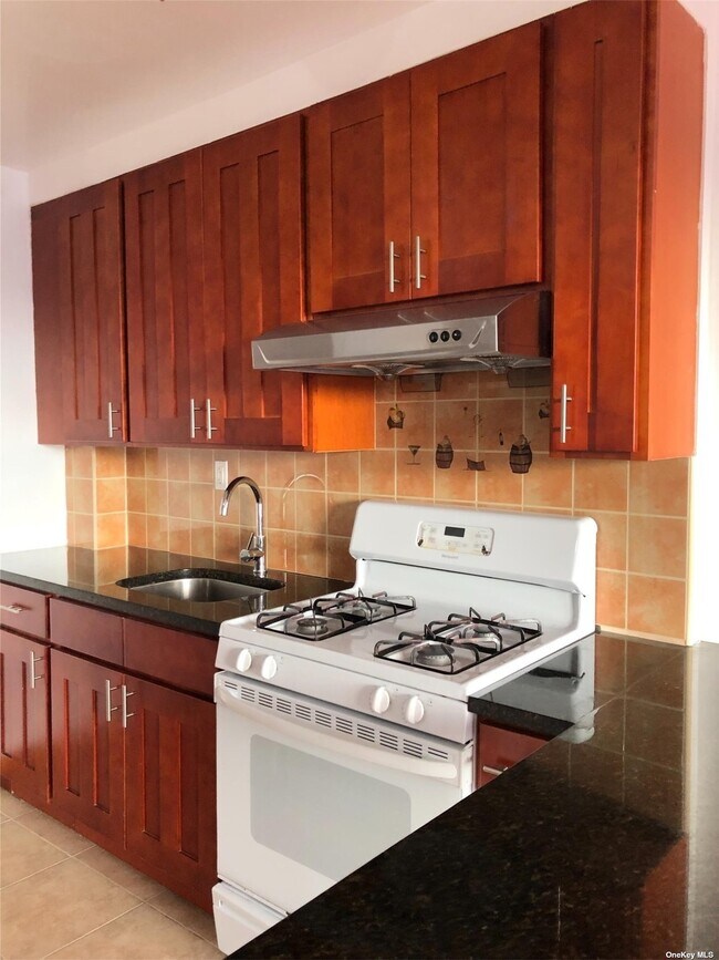 Foto del edificio - 37-38-38 103rd St