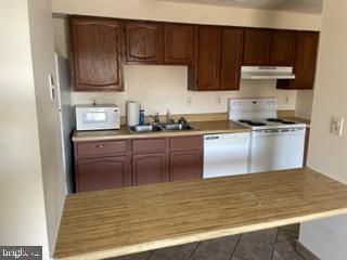 Building Photo - 830 Heather Ridge Dr