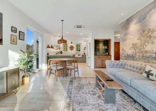 Foto del edificio - 7 Meadow Ln