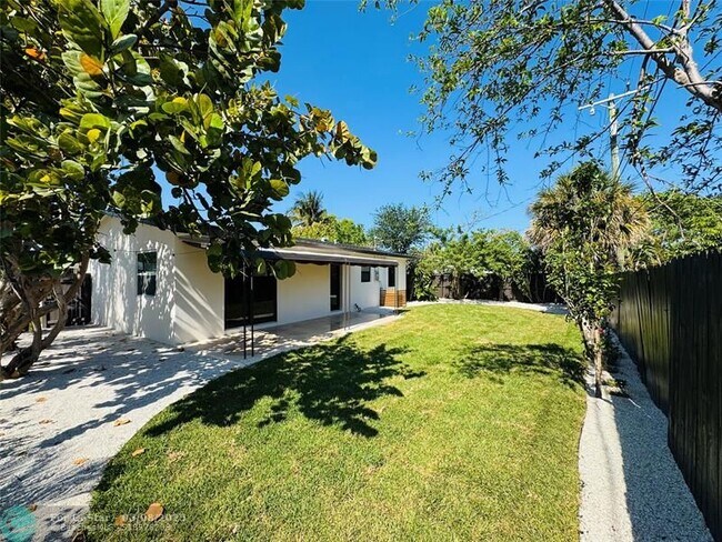 Foto del edificio - 1472 NE 30th Ct