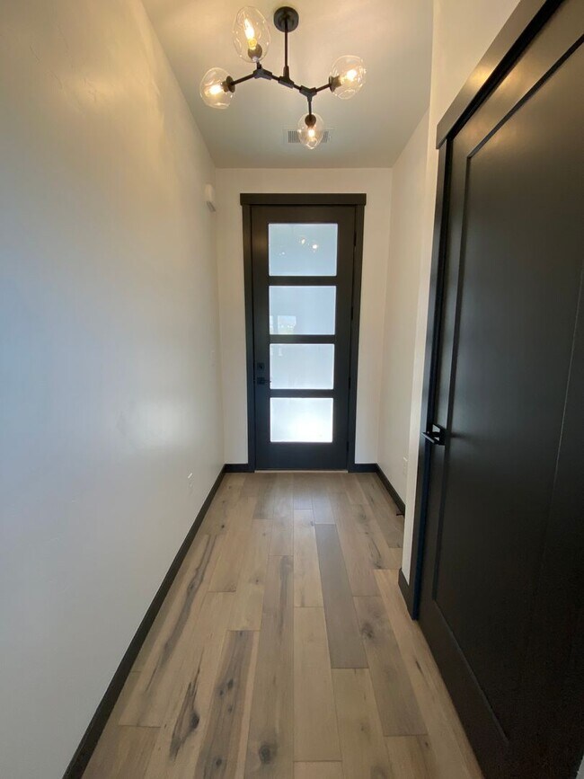 Foto del edificio - Close to Micron, 3 Bedroom 3 bath w/ a Million Dollar View!